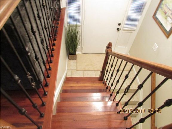 3rd image of 26233 Hickory Ln