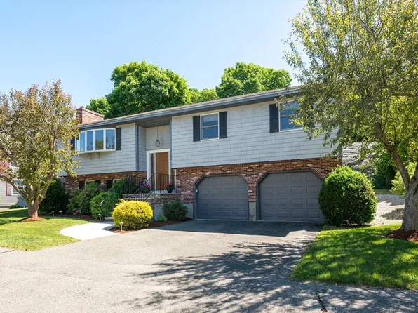 29 Ellen Rd, Stoneham, MA 02180