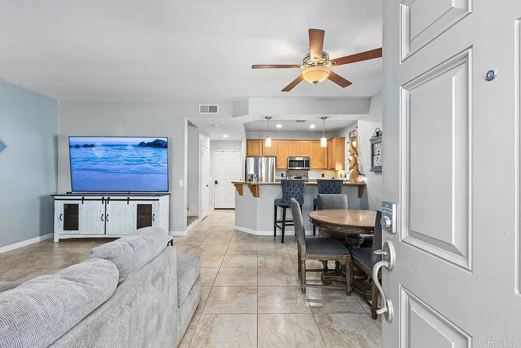 3 bed, 2.5 bath, 1400 sqft, $3,750 — Photo 2