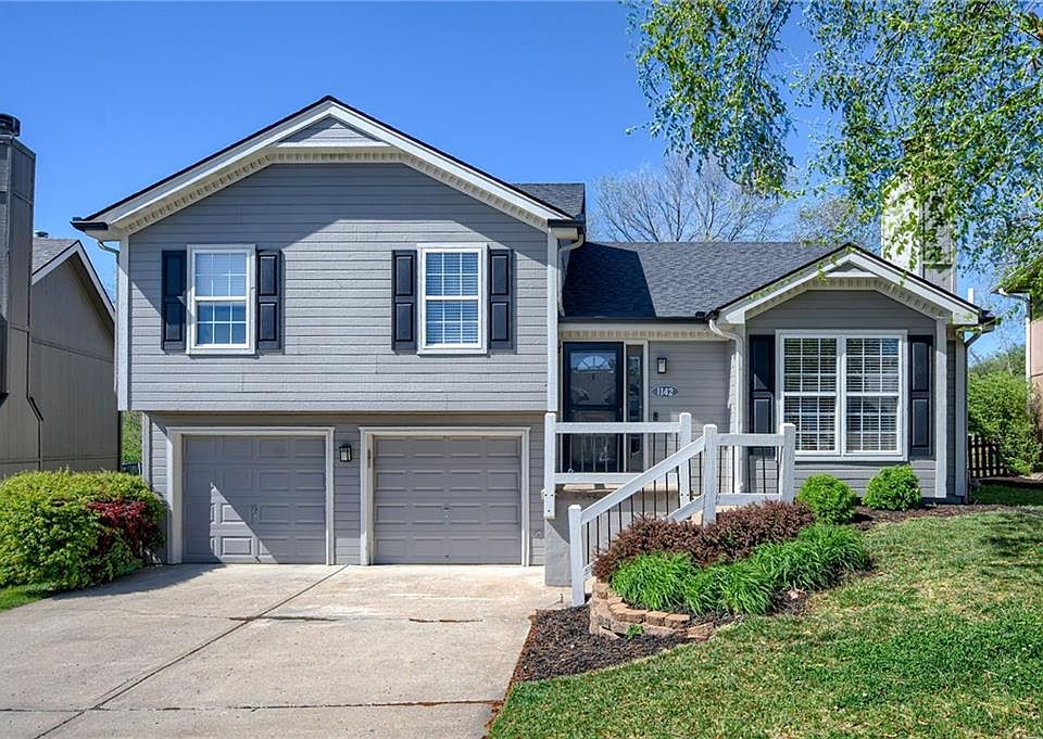 1st image of 1142 Blue Bird Ln