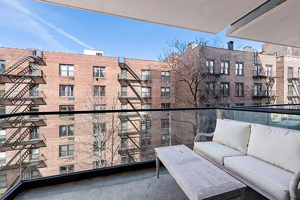 Sold by Douglas Elliman | media 15