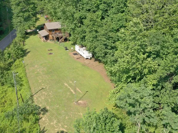 454 Bradley Branch Rd, Whittier, NC 28789