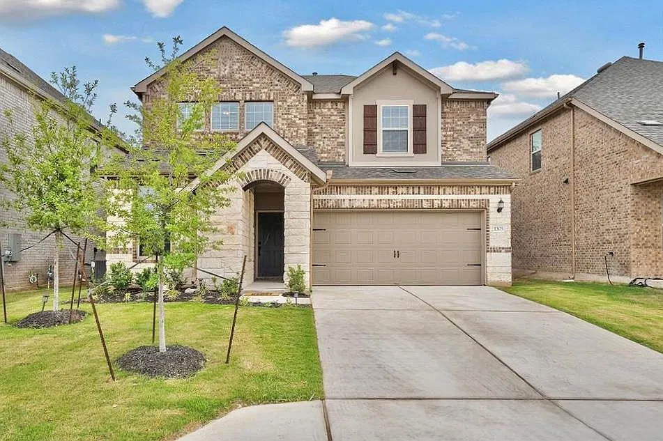 1305 Crescent Ln