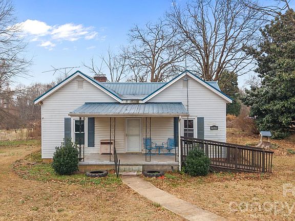 2nd image of 2940 Ambrose Dr