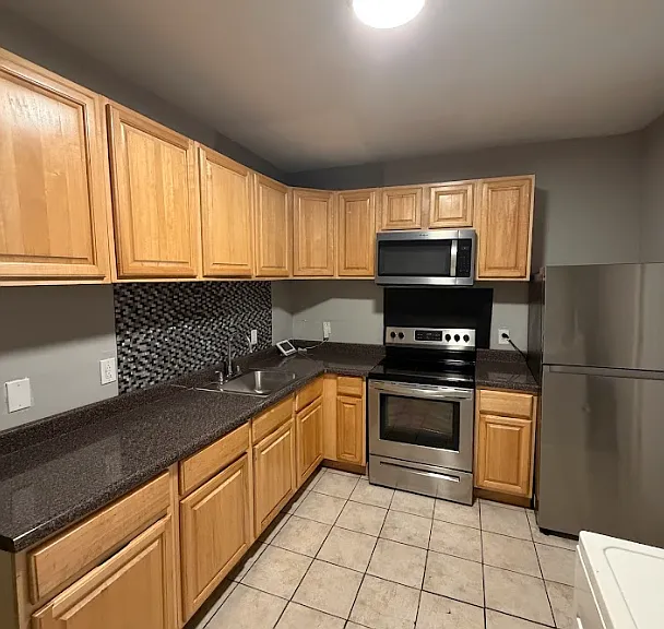 413 N Redfield St — Photo 1