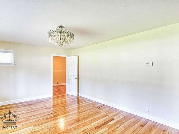 2nd image of 17 21st St