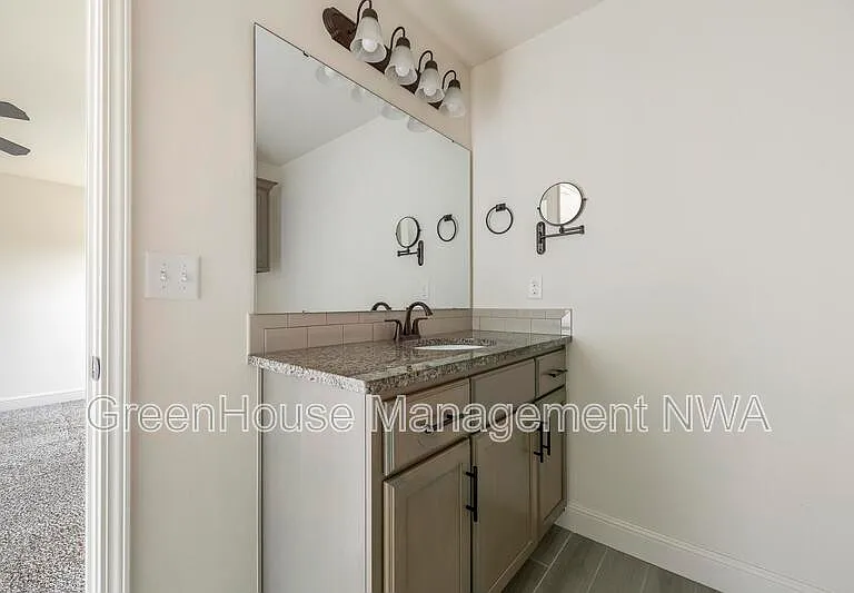 6111 NW McClellen St — Photo 18