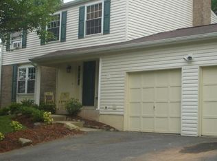 1160 Kettle Pond Ln, Great Falls, VA 22066