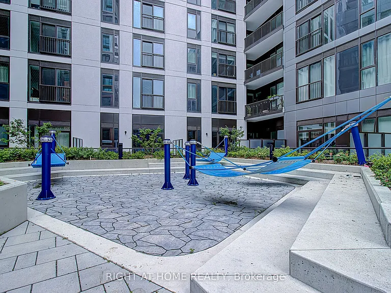 10 Oak St #907 — Photo 18