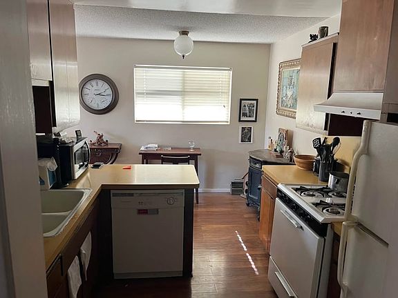 2nd image of 211 11th St #2