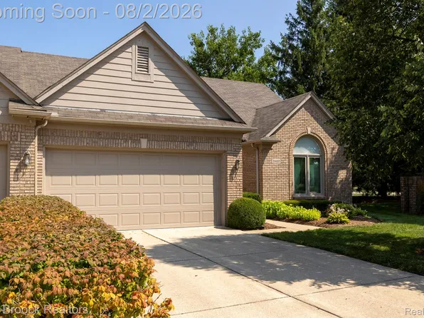 20685 Hillsboro Dr, Macomb, MI 48044