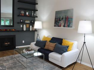 11821 Breton Ct APT 22D, Reston, VA 20191