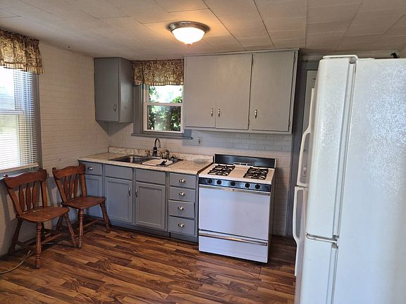 4th image of 30 Wilson Ave