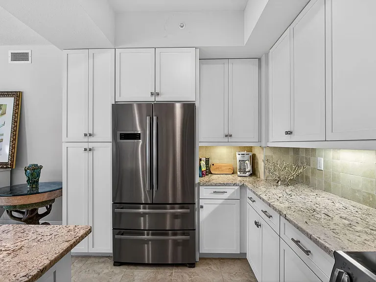 834 Bay Colony Dr S — Photo 8