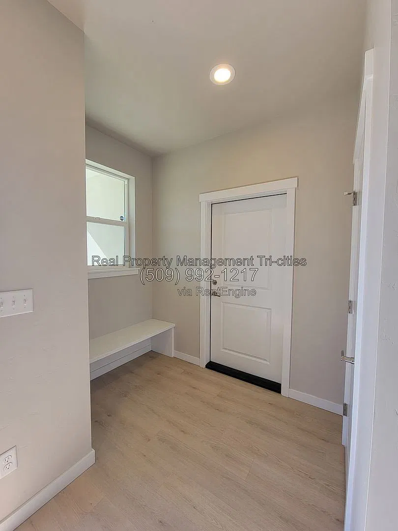 3 bed, 2.0 bath, 1498 sqft, $2,440 — Photo 4