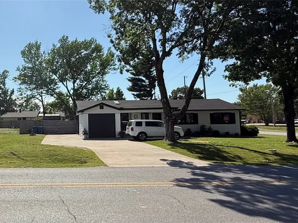 1197 Bella Vista Rd, Bentonville, AR 72712
