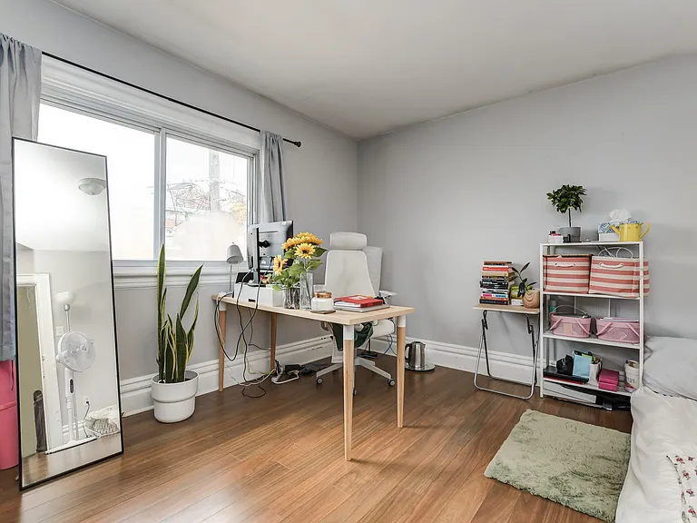 1074 Gladstone Ave — Photo 19