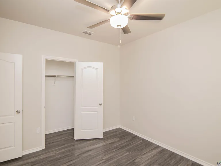 1427 Monterey Dr — Photo 7