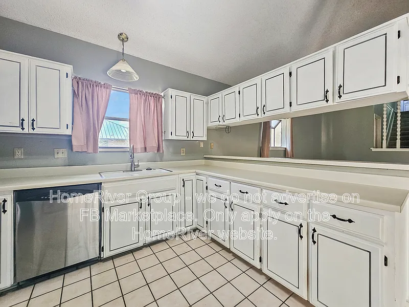 3 bed, 2.0 bath, 1650 sqft, $1,725 — Photo 4