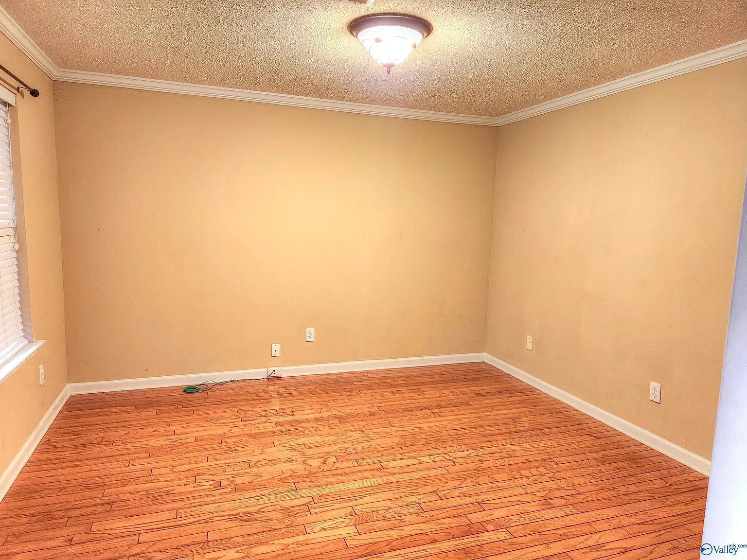 4 bed, 2.5 bath, 2516 sqft, $2,200 — Photo 2