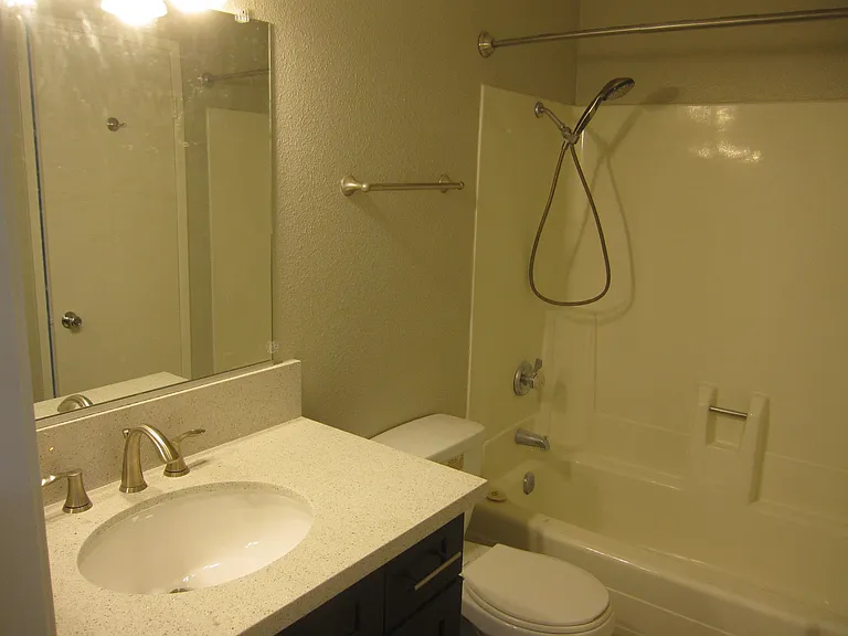 1561 E Fairfield Ct #3 — Photo 2