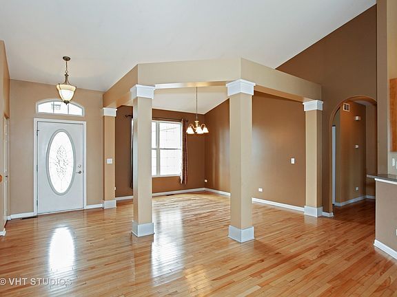 3rd image of 11811 Wolf Creek Ln