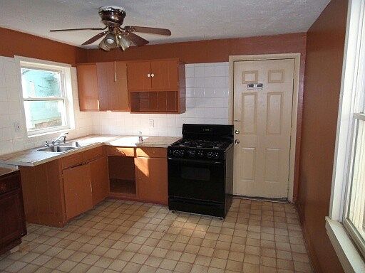 3rd image of 6216 Edward St