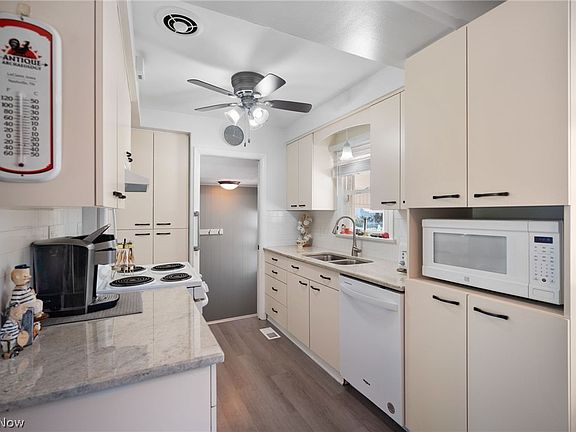 3rd image of 30150 Royalview Dr