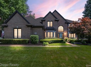 428 Springview Dr, Rochester, MI 48307