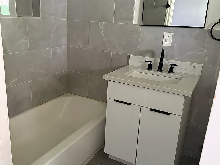 8 Green St #1 — Photo 5