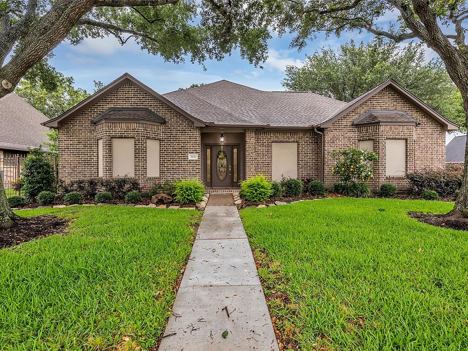 1st image of 3931 Bolivia Dr