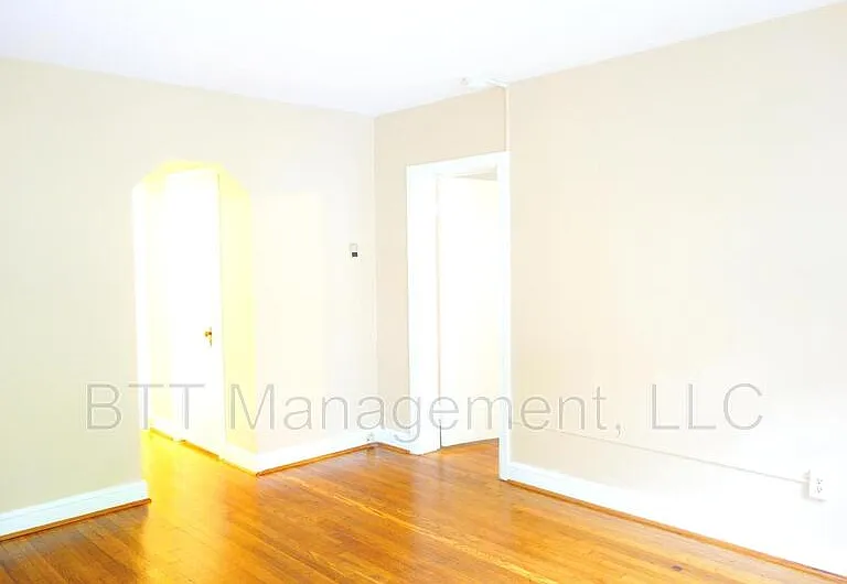 8409 Greenwood Ave #1 — Photo 2