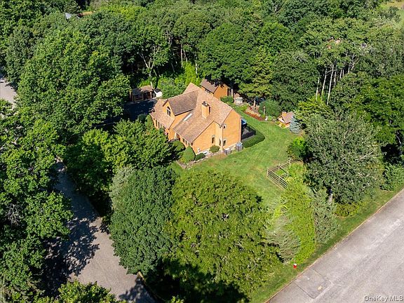 3rd image of 595 Greenfields Lane