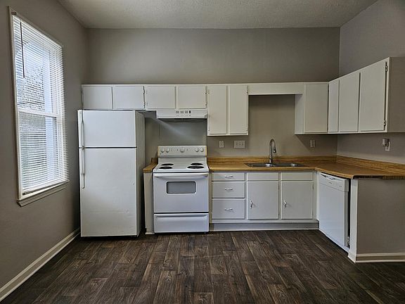 2nd image of 8 Circle St