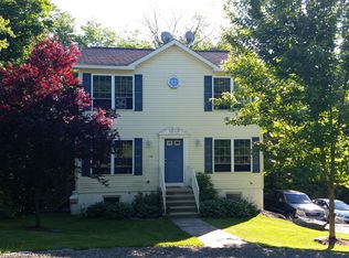 106 Overlook Ln, Moscow, PA 18444