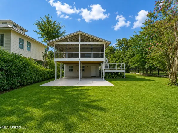 626 W Beach Blvd, Pass Christian, MS 39571