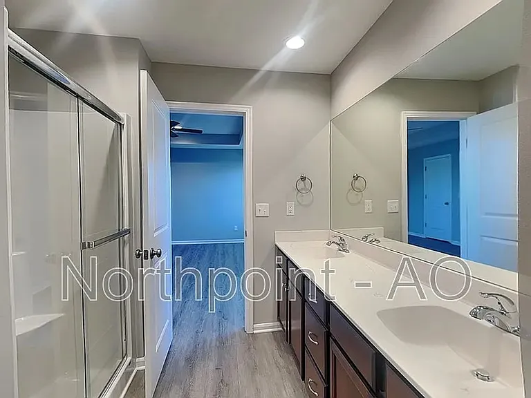 210 Ramblewood Dr — Photo 2