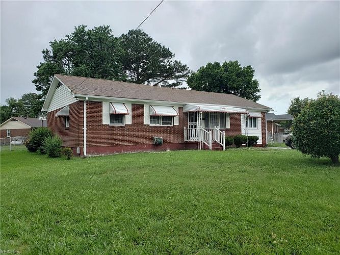 1st image of 901 Dandridge Dr