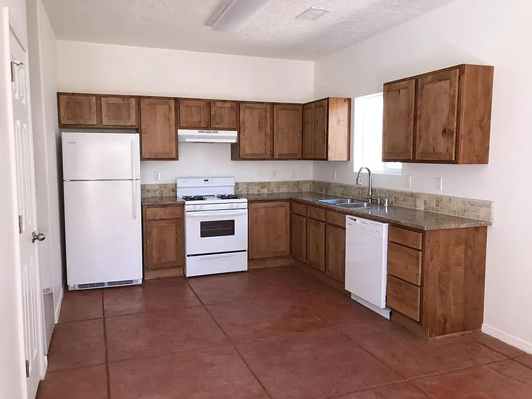 1703 E Lomas Blvd NW — Photo 3