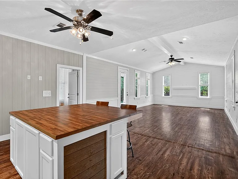 5428 Raymond Stotzer Pkwy — Photo 14