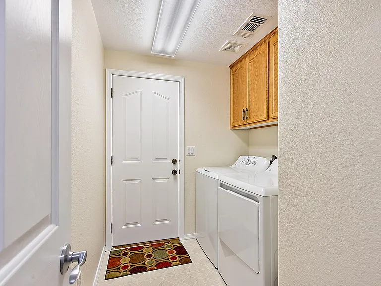 2327 Jeremy St — Photo 32