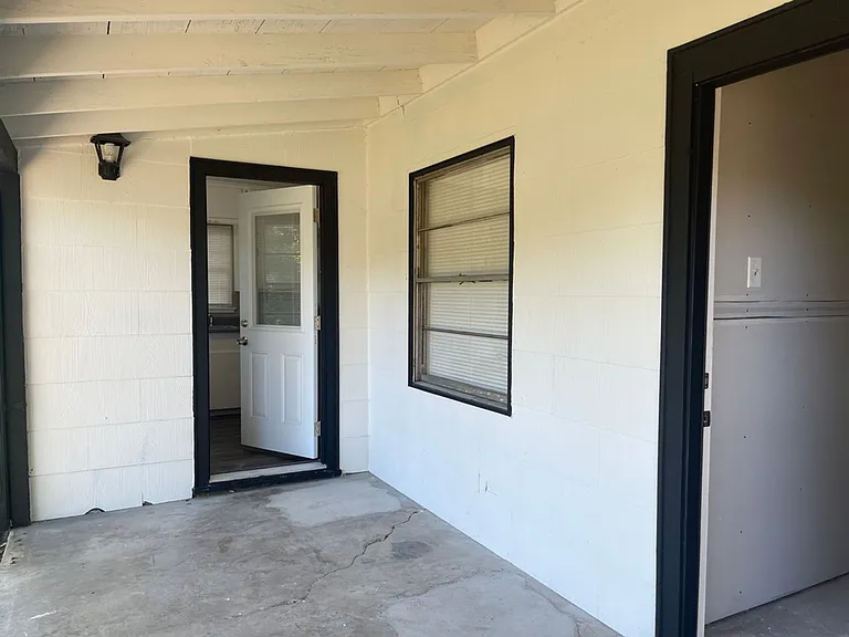 2113 Cloverdale St — Photo 21
