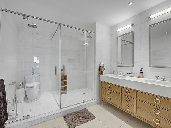 4th image of 207 W 75th St #Penthouse 7
