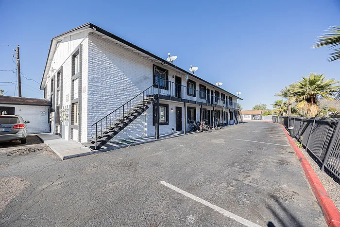 Building Photo - 1703 W Mountain View Rd #1