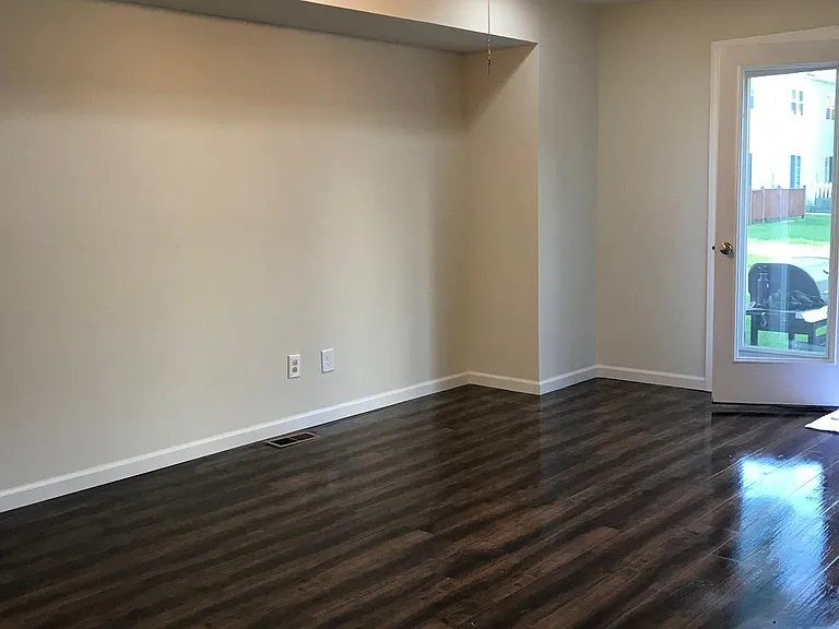 105 Village Ln — Photo 5