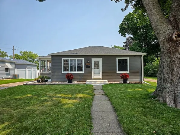 2506 7 1/2 St, East Moline, IL 61244