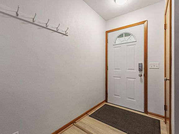3rd image of 356 McIndoe St
