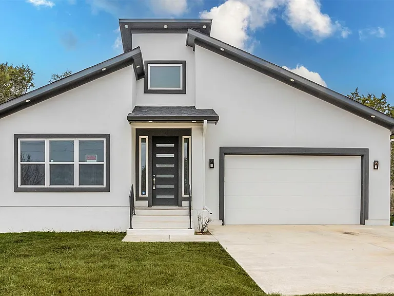 2718 Leslie Ln — Photo 1