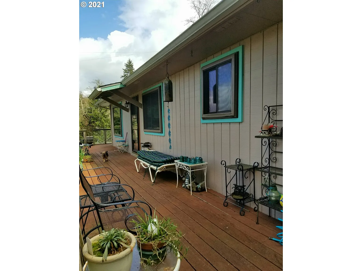 228 Hall St photo 1
