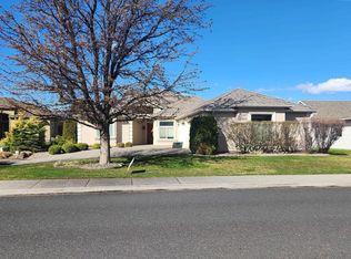 1208 W Canyon Lakes Dr, Kennewick, WA